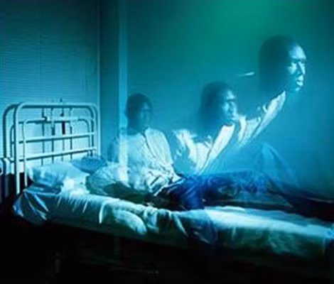 Hiện tượng bóng đè cũng thường kết hợp với cảm giác như xuất hồn ở một số người. Hiện tượng bóng đè cũng thường kết hợp với cảm giác như xuất hồn ở một số người.