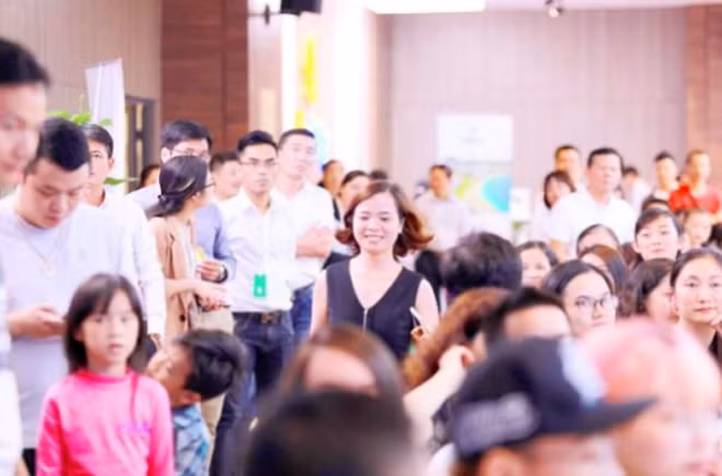 Những nụ cười rạng rỡ không giấu được niềm vui sướng trên gương mặt các cư dân tương lai.