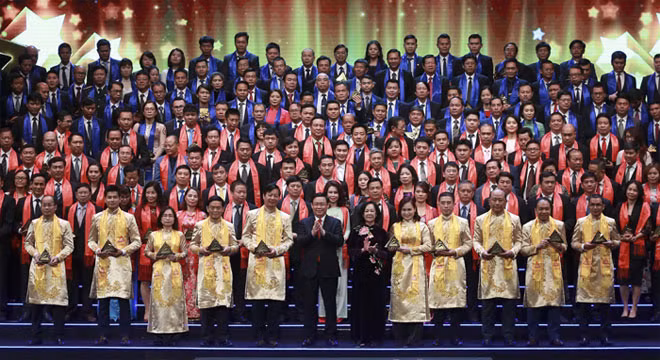 Trung ương Đoàn Thanh niên cộng sản Hồ Chí Minh, Trung ương Hội Liên hiệp Thanh niên Việt Nam, Trung ương Hội Doanh nhân trẻ Việt Nam tổ chức kỷ niệm 15 năm Giải thưởng Sao Vàng đất Việt và Lễ trao Giải thưởng Sao Vàng Đất Việt 2018.