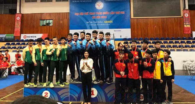 Đội Kumite CAND giành HCV đồng độ nam nhóm 1 môn Karate.