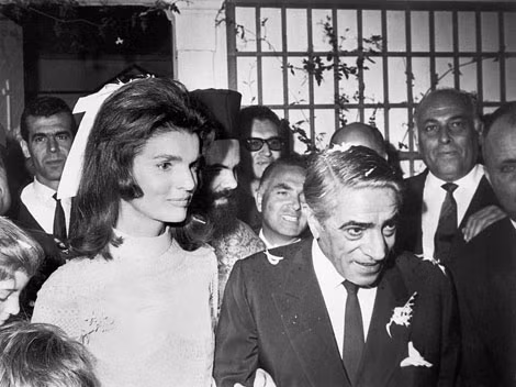 Jackie và tỷ phú Aristotle Onassis trong lễ cưới của họ vào năm 1968.