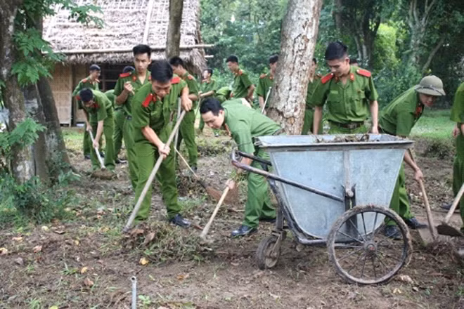 Sinh viên về cơ sở. Sinh viên về cơ sở.