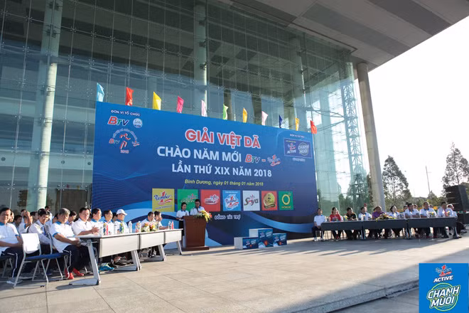 Đúng 7h sáng ngày 1-1-2018 vừa qua, ngày hội Việt dã Chào năm mới” đã chính thức khai mạc tại quảng trường thành phố mới Bình Dương.