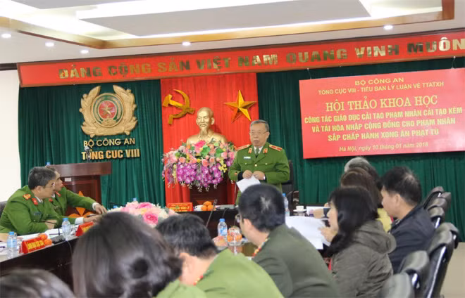 Thiếu tướng Nguyễn Xuân Lý, Phó Tổng cục trưởng Tổng cục VIII phát biểu tổng kết Hội thảo.