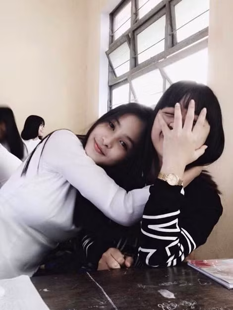 Ngay trong những bức ảnh đời thường, Trần Tiểu Vy khiến nhiều người xao xuyến bởi vẻ đẹp trong sáng, thuần khiết.
