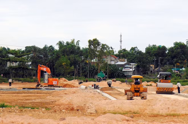 Công ty Ân Phú đang san lấp đất nông nghiệp để phân lô, bán nền tại KDC số 2, phường Điện An, thị xã Điện Bàn. Công ty Ân Phú đang san lấp đất nông nghiệp để phân lô, bán nền tại KDC số 2, phường Điện An, thị xã Điện Bàn.