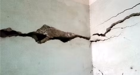 Thi công công trình căn hộ cao cấp gây nứt nhà dân