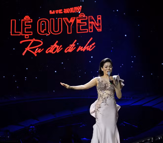Quyên hát nhạc Trịnh. Quyên hát nhạc Trịnh.