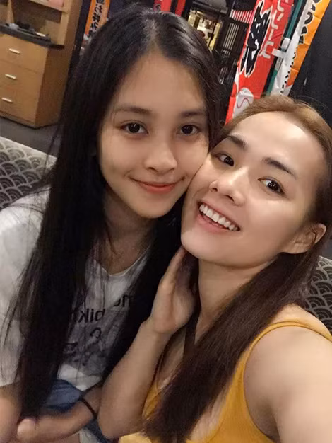 Thời điểm đăng ký tham gia cuộc thi, Tiểu Vy vừa hoàn thành kỳ thi tốt nghiệp trung học phổ thông. Hiện tại, cô là tân sinh viên Trường đại học Sư phạm Kỹ thuật TP HCM.