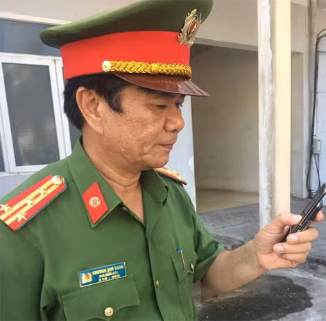 Đại tá Khương Duy Oanh, Phó Giám đốc Công an tỉnh Thanh Hoá trực tiếp có mặt ở BV Tĩnh Gia để theo sát diễn tiến vụ việc.