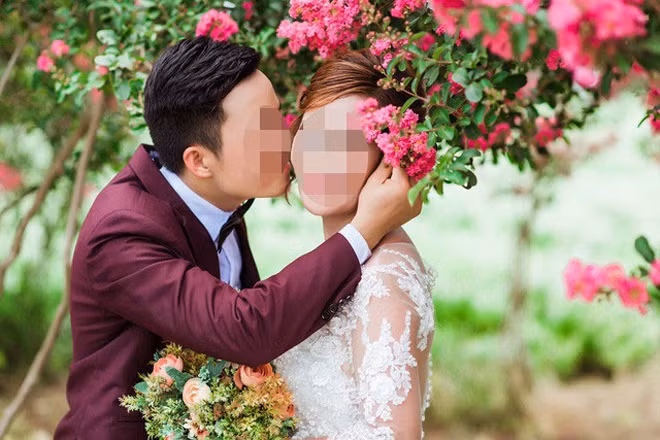 Ảnh cưới hạnh phúc của chú rể Triệu Hoa C (26 tuổi) và cô dâu Lê Thị Thu S (61 tuổi).