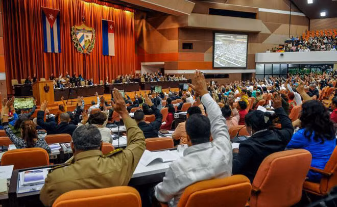 Toàn cảnh phiên họp Quốc hội Cuba tại La Habana ngày 21-12.