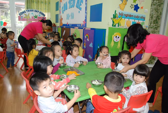 Đảm bảo an toàn thực phẩm của bữa ăn bán trú nhằm cao sức khỏe cho học sinh. Đảm bảo an toàn thực phẩm của bữa ăn bán trú nhằm cao sức khỏe cho học sinh.