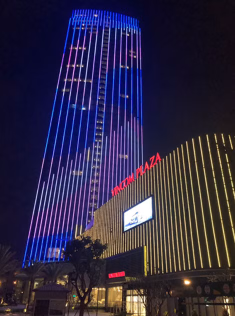 Vincom Plaza Imperia (Hải Phòng) đã lên đèn rực rỡ, sẵn sàng khai trương vào 24-12 tới đây.