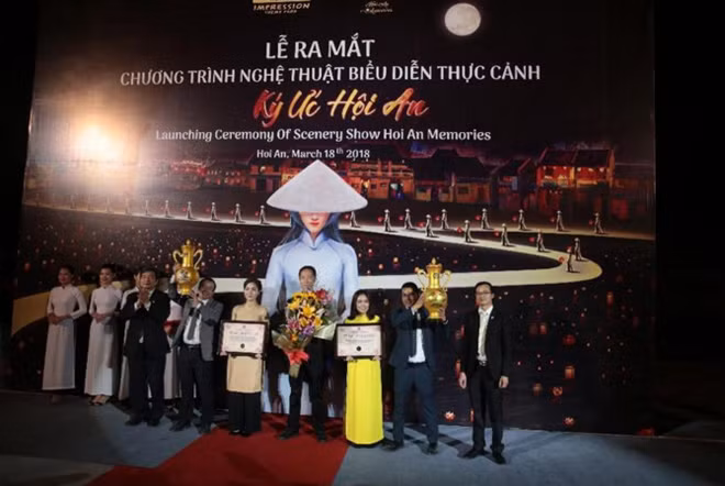 Show diễn được trao hai kỷ lục. Show diễn được trao hai kỷ lục.