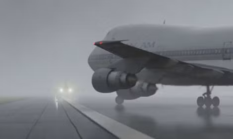 Chiếc Pan Am từ đường lăn ra đường băng trong khi chiếc KLM đang lao tới.