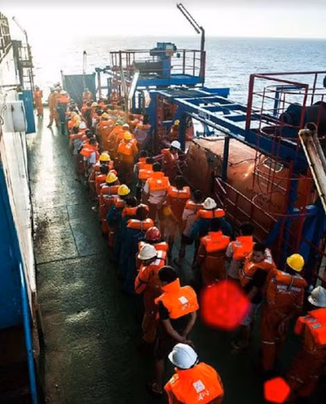 Diễn tập rời giàn.