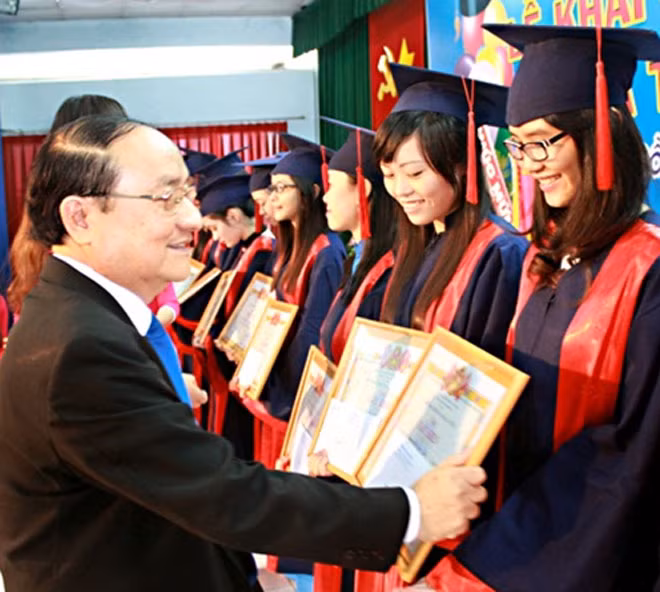 Sinh viên tốt nghiệp khá giỏi có cơ hội thử sức tại các đơn vị thuộc Điện lực miền Bắc.