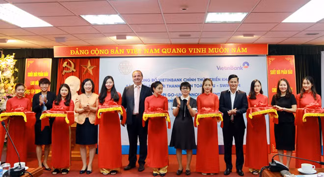 Lễ ra mắt “Sáng kiến đổi mới thanh toán toàn cầu SWIFT GPI”.