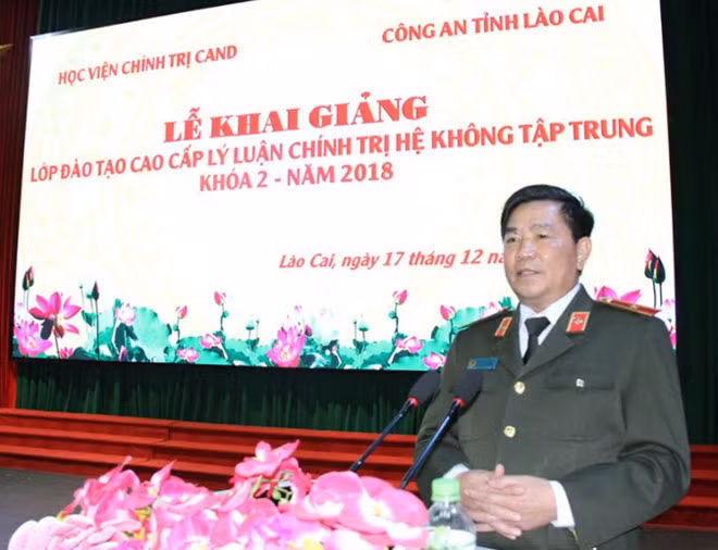 Thiếu tướng Trần Vi Dân - Giám đốc Học viện chính trị Công an nhân dân. Thiếu tướng Trần Vi Dân - Giám đốc Học viện chính trị Công an nhân dân.
