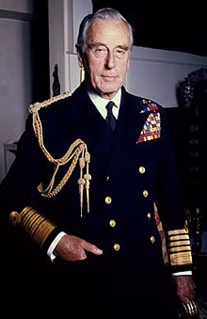 Phó đô đốc Louis Mountbatten, sĩ quan chỉ huy của “Thiếu tá hư cấu Martin”.