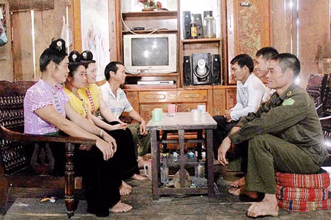 Một buổi sinh hoạt của tổ liên gia tự quản bản Co Lìu, thị trấn Ít Ong, Mường La, Sơn La. Ảnh CTV.