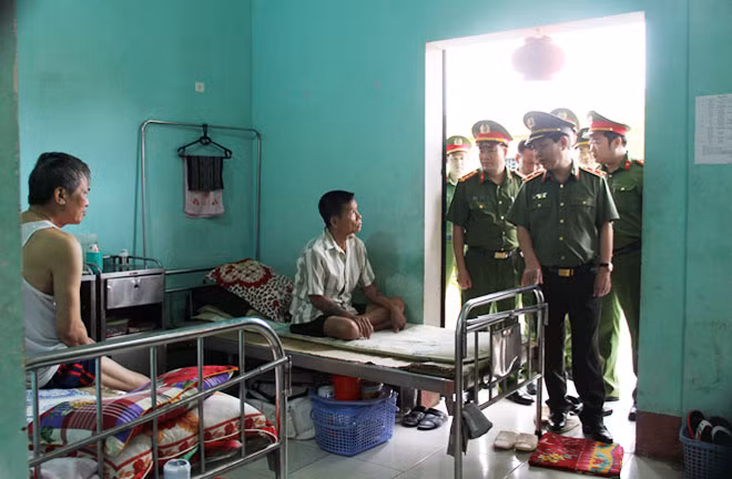 Thứ trưởng Nguyễn Văn Sơn kiểm tra công tác tại Trại giam Ngọc Lý.