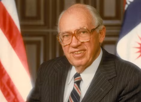 Ông William J. Casey, Giám đốc CIA trong giai đoạn 1981-1987, người từng tham gia Chiến dịch tranh cử của ông Reagan và cả Chiến dịch tình báo do Halper chủ trì.