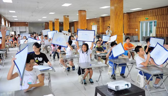 Thiếu phòng học và thiết bị dạy học đang là nỗi lo của nhiều địa phương khi triển khai chương trình mới. Ảnh minh họa.