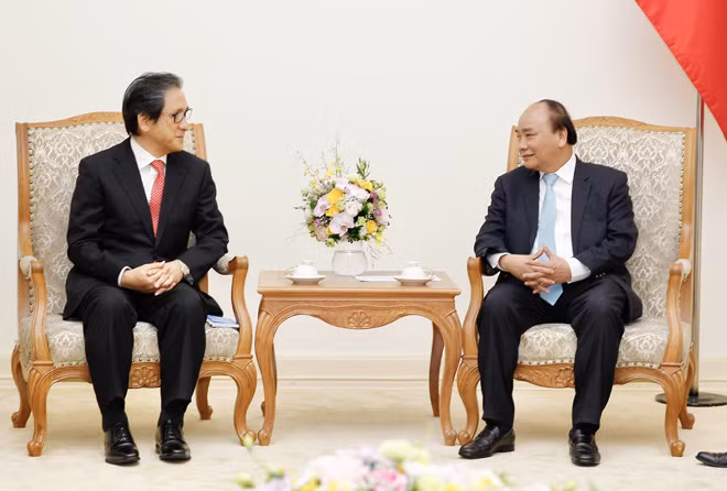 Thủ tướng Nguyễn Xuân Phúc tiếp ngài Hiroyuki Ishige, Chủ tịch Tổ chức Xúc tiến thương mại Nhật Bản (JETRO). Ảnh: TTXVN.