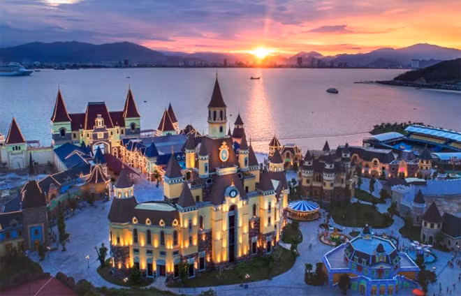 Quảng trường Thần Thoại, thuộc Vinpearl Land Nha Trang, nơi tổ chức đêm nhạc.