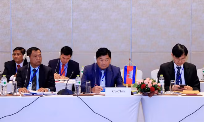 Phía Campuchia có Đại tướng Chunsovan, Phó Chủ tịch Ủy ban quốc gia phòng, chống ma túy Vương quốc Campuchia.