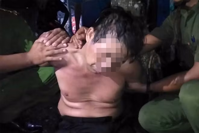 Người đàn ông có biểu hiện bệnh tâm thần được giải cứu.