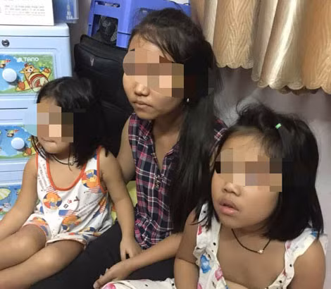 Hai cháu bé và người giúp việc tên D. thời điểm được ban chuyên án giải cứu.