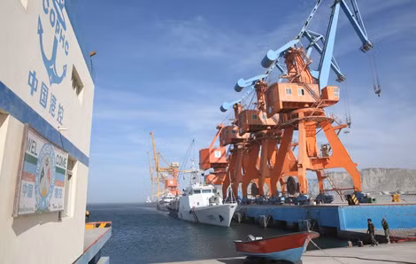 Trung Quốc được Pakistan cho phép sử dụng các cảng Gwadar để vận chuyển hàng hóa đến Trung Quốc và châu Phi. Trung Quốc được Pakistan cho phép sử dụng các cảng Gwadar để vận chuyển hàng hóa đến Trung Quốc và châu Phi.