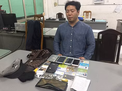 Nghi can Noh Deeryong cùng tang vật.