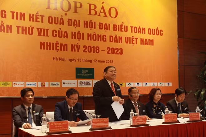 Chủ tịch BCH Hội Nông dân Việt Nam kháo VII Thào Xuân Sùng phát biểu tại Họp báo được Thường trực TƯ Hội tổ chức ngay sau bế mạc Đại hội. Chủ tịch BCH Hội Nông dân Việt Nam kháo VII Thào Xuân Sùng phát biểu tại Họp báo được Thường trực TƯ Hội tổ chức ngay sau bế mạc Đại hội.
