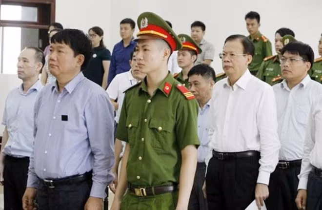 Các bị cáo tại phiên xử phúc thẩm.