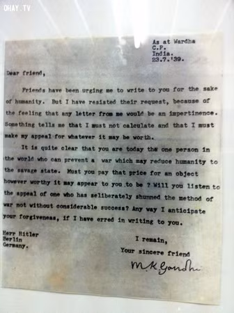 Bức thư đầu tiên nhà lãnh đạo Mahatma Gandhi gửi Quốc trưởng Hitler. Ảnh: Getty.