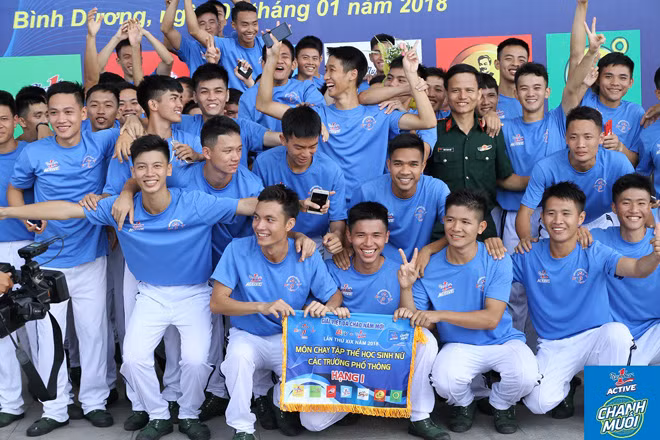 Niềm vui của đoàn quân đội khi giành giải Nhất toàn đoàn.