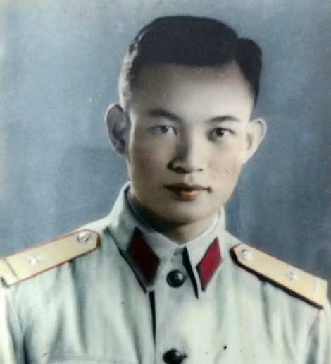 Nhà văn Nam Hà thời trẻ.