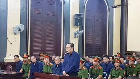 Các bị cáo tại phiên tòa.