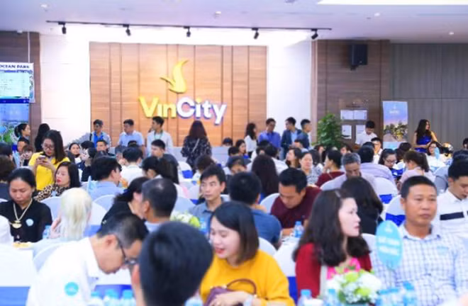 Hơn 3.000 khách hàng và nhà đầu tư đã tham gia bốc thăm trúng thưởng cuối tuần qua – một con số đáng mơ ước trên thị trường bất động sản thời điểm này.