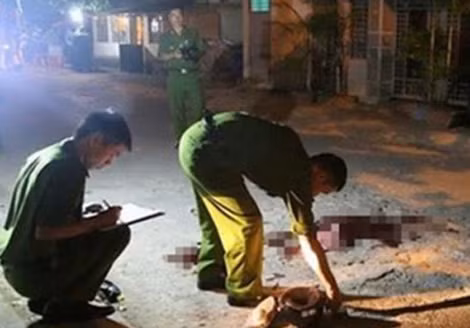 Cơ quan chức năng khám nghiệm hiện trường. Cơ quan chức năng khám nghiệm hiện trường.