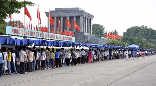 Hơn 50 nghìn lượt người vào Lăng viếng Bác dịp nghỉ lễ 30-4 và 1-5