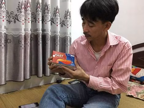 Anh Thông hồ hởi giới thiệu kinh nghiệm chữa đau dạ dày của mình. Anh Thông hồ hởi giới thiệu kinh nghiệm chữa đau dạ dày của mình.