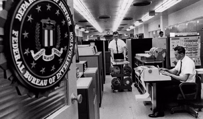 Phòng giải mã của FBI, nơi phân tích những bức thư của Velvalee Dickinson.