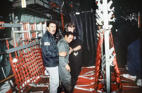 Nhà độc tài Manuel Noriega của Panama, vài giờ sau khi bị bắt giữ (tháng 1-1990).