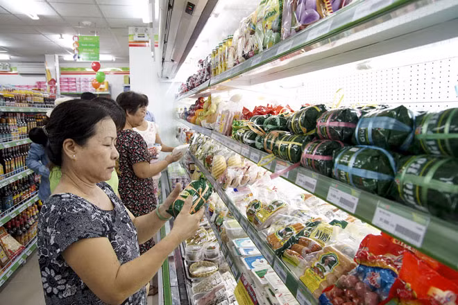 Hàng Tết đã đưa vào siêu thị.