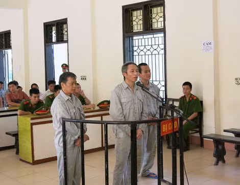 Sồng A Dế tại phiên tòa, tháng 6/2015. Sồng A Dế tại phiên tòa, tháng 6/2015.